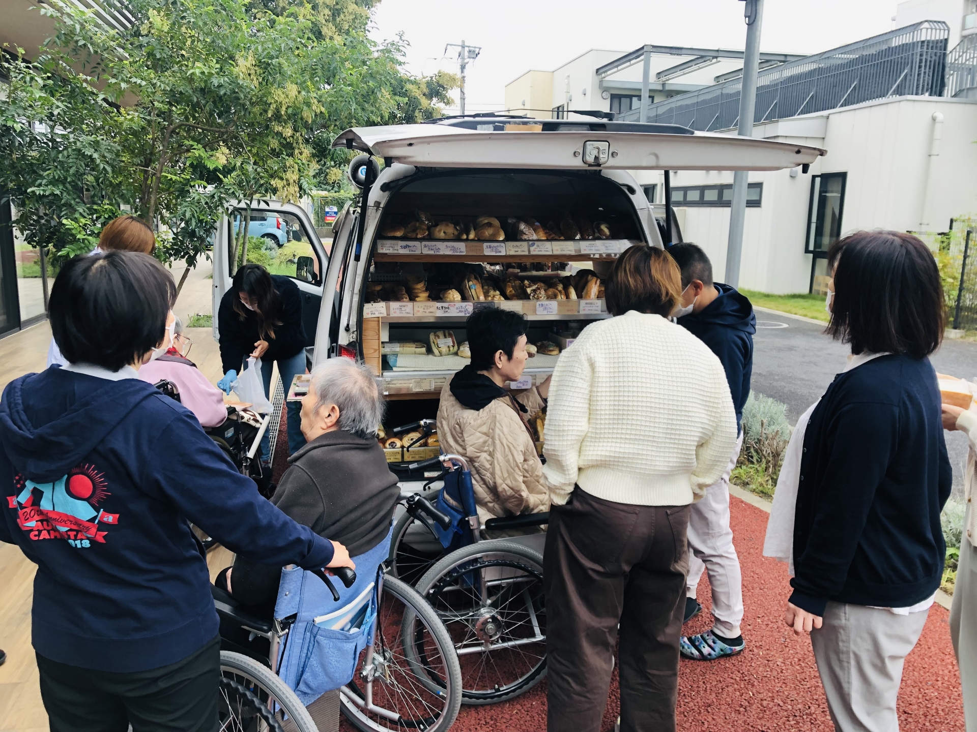 【日常】とどろき一倫荘☆移動パン屋さん